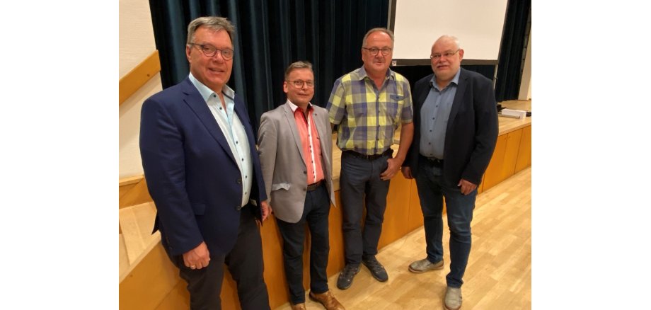 Foto mit Bürgermeister Paul Poje, Erster Beigeordneter Michael Niederberger, Beigeordneter Georg Kiefer und Zweiter Beigeordneter Bernd Lupberger